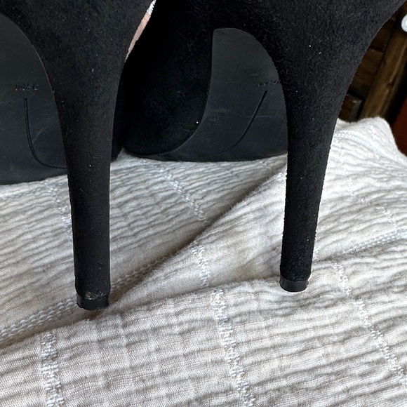 Nine West Black Suede Heels - Picture 4 of 5